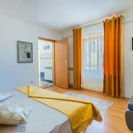 Medena, Apartman *
