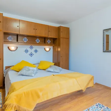 Medena, Apartman *